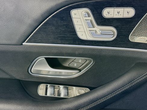 Used 2025 Mercedes-Benz GLS 450 4MATIC image 24