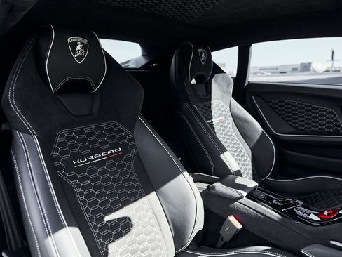 Used 2023 Lamborghini Huracan Tecnica RWD image 46