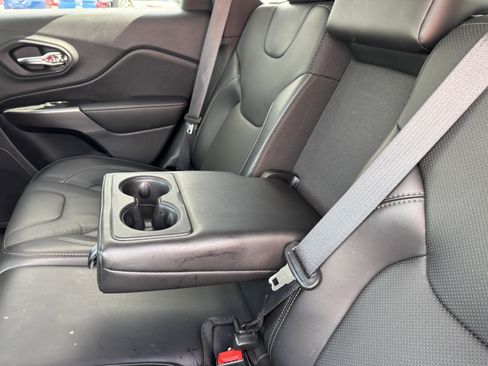 Used 2020 Jeep Cherokee Limited image 18