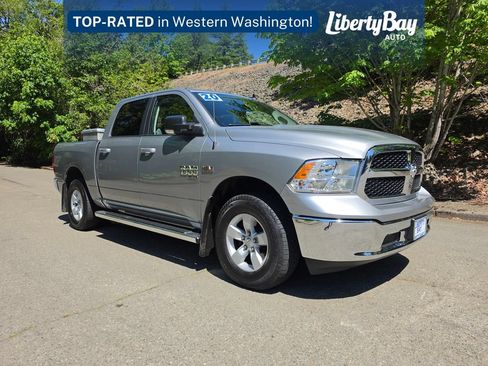 Used 2020 RAM 1500 Classic SLT w/ Luxury Group AWD/4WD image 3
