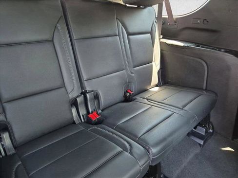 Used 2025 GMC Yukon XL Denali AWD/4WD image 19