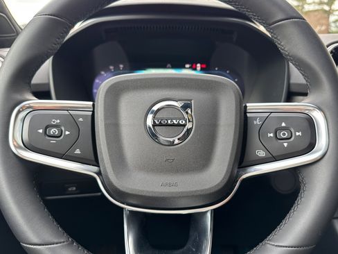 Used 2023 Volvo XC40 Recharge Ultimate image 23