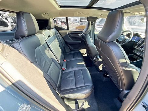 Used 2023 Volvo XC40 B4 Plus image 32