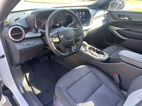 Used 2024 Chevrolet Trax RS w/ Sunroof Package image 18