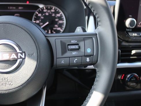 New 2025 Nissan Pathfinder SV image 11