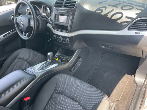 Used 2019 Dodge Journey SE FWD image 31
