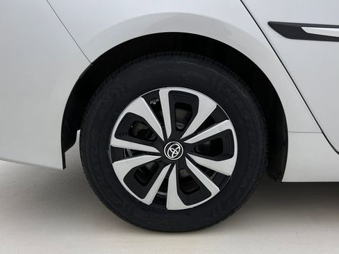 Used 2017 Toyota Prius Prime Premium image 33