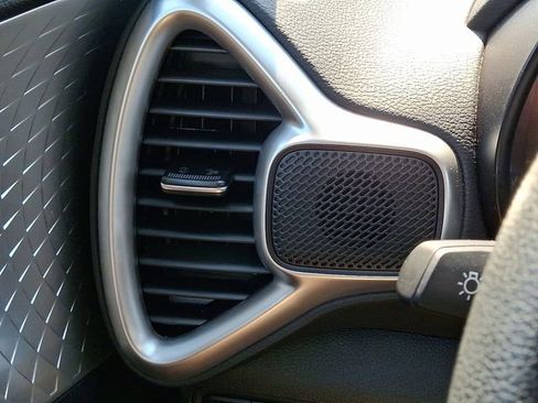 Used 2025 Kia Soul LX FWD image 26