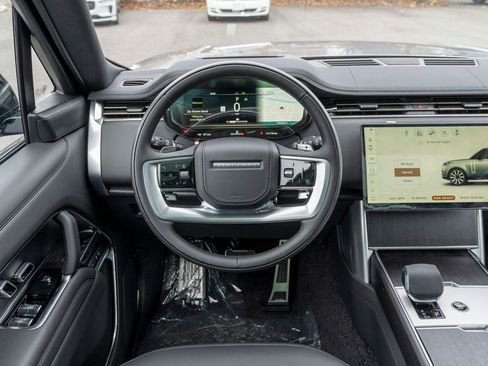 New 2025 Land Rover Range Rover SE image 12