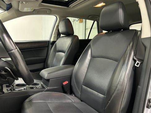 Used 2019 Subaru Outback 3.6R Limited AWD/4WD image 22