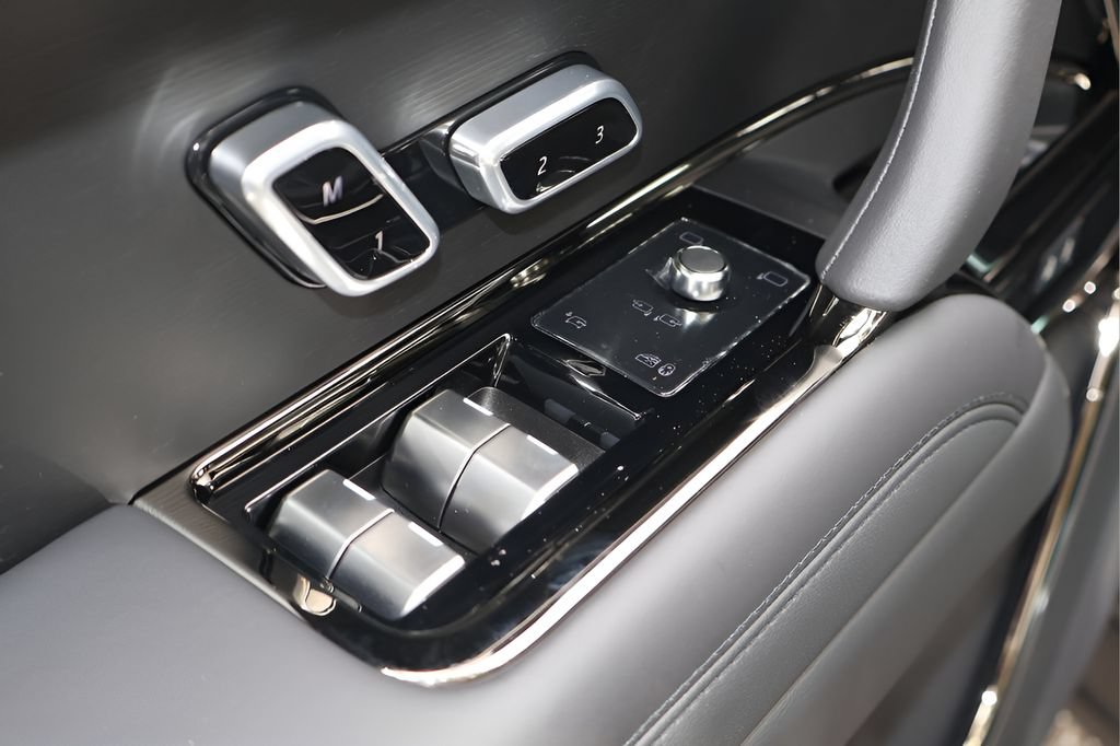 New 2026 Land Rover Range Rover Sport Dynamic SE AWD/4WD image 11