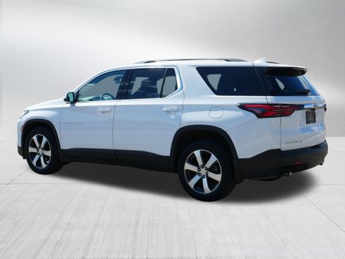 Used 2023 Chevrolet Traverse LT w/ LT Premium Package AWD/4WD image 4