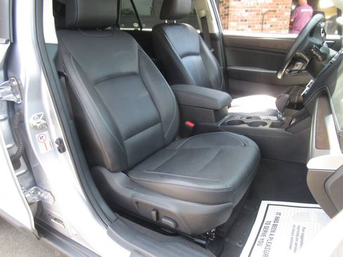 Used 2019 Subaru Outback 2.5i Limited AWD/4WD image 5