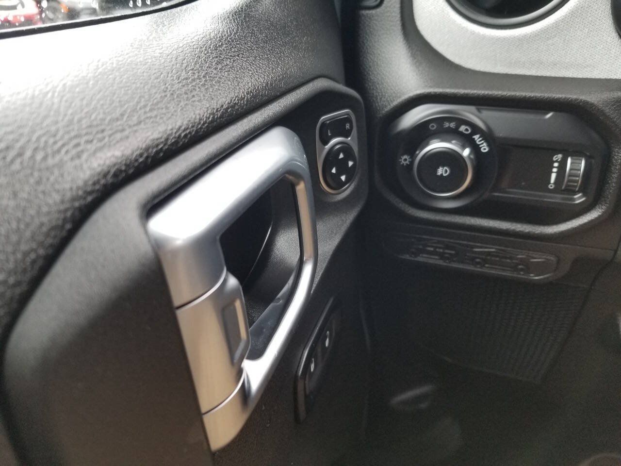 Used 2024 Jeep Wrangler Sport AWD/4WD image 27