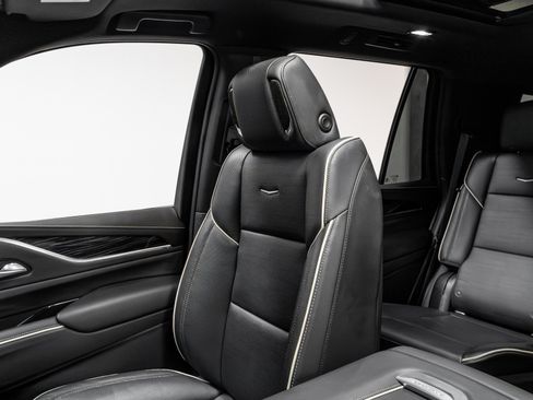 Used 2022 Cadillac Escalade Sport w/ Touring Package AWD/4WD image 11