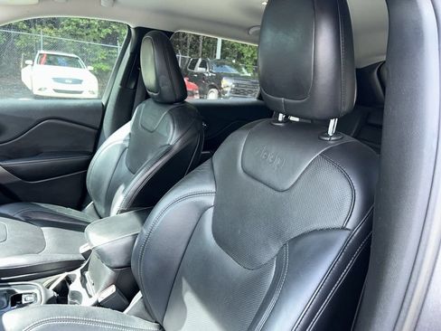 Used 2019 Jeep Cherokee Limited FWD image 9
