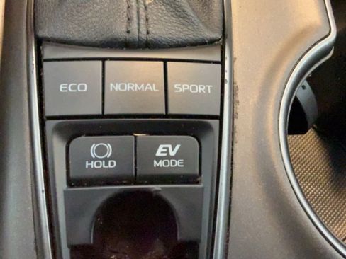 Used 2022 Toyota Camry SE w/ Audio Upgrade Package FWD image 16