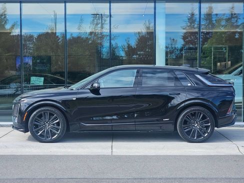 New 2026 Cadillac Lyriq V AWD/4WD image 2
