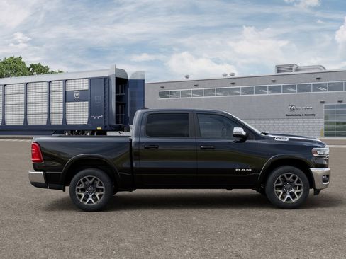 New 2026 RAM 1500 Laramie AWD/4WD image 21