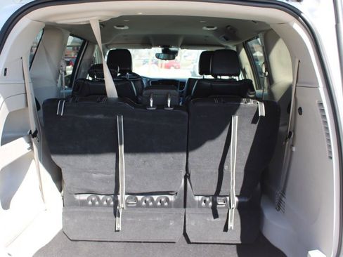 Used 2023 Chrysler Pacifica Touring-L image 10