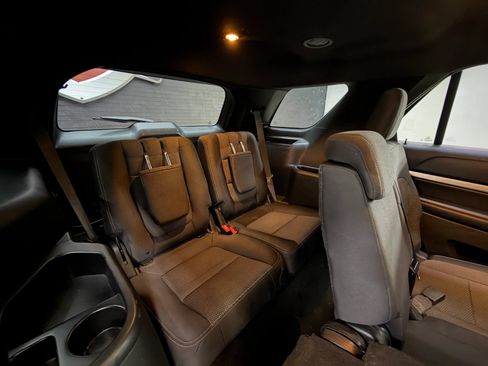Used 2018 Ford Explorer XLT FWD image 21