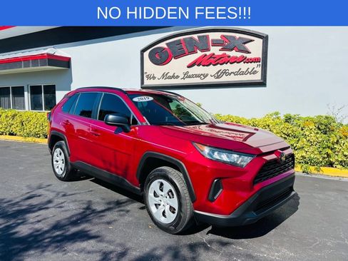 Used 2019 Toyota RAV4 LE image 1