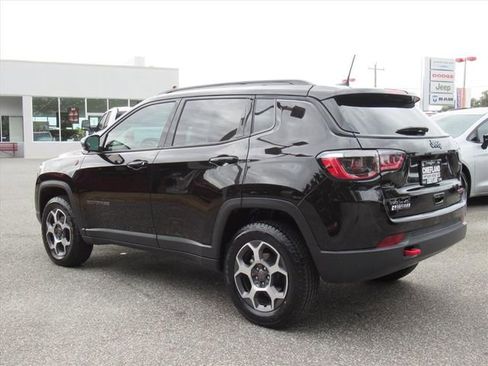 Used 2022 Jeep Compass Trailhawk image 4
