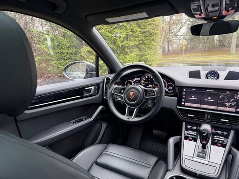 Used 2022 Porsche Cayenne E-Hybrid Coupe image 13