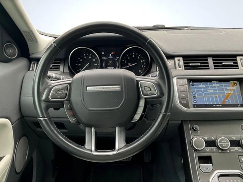 Used 2018 Land Rover Range Rover Evoque SE image 5
