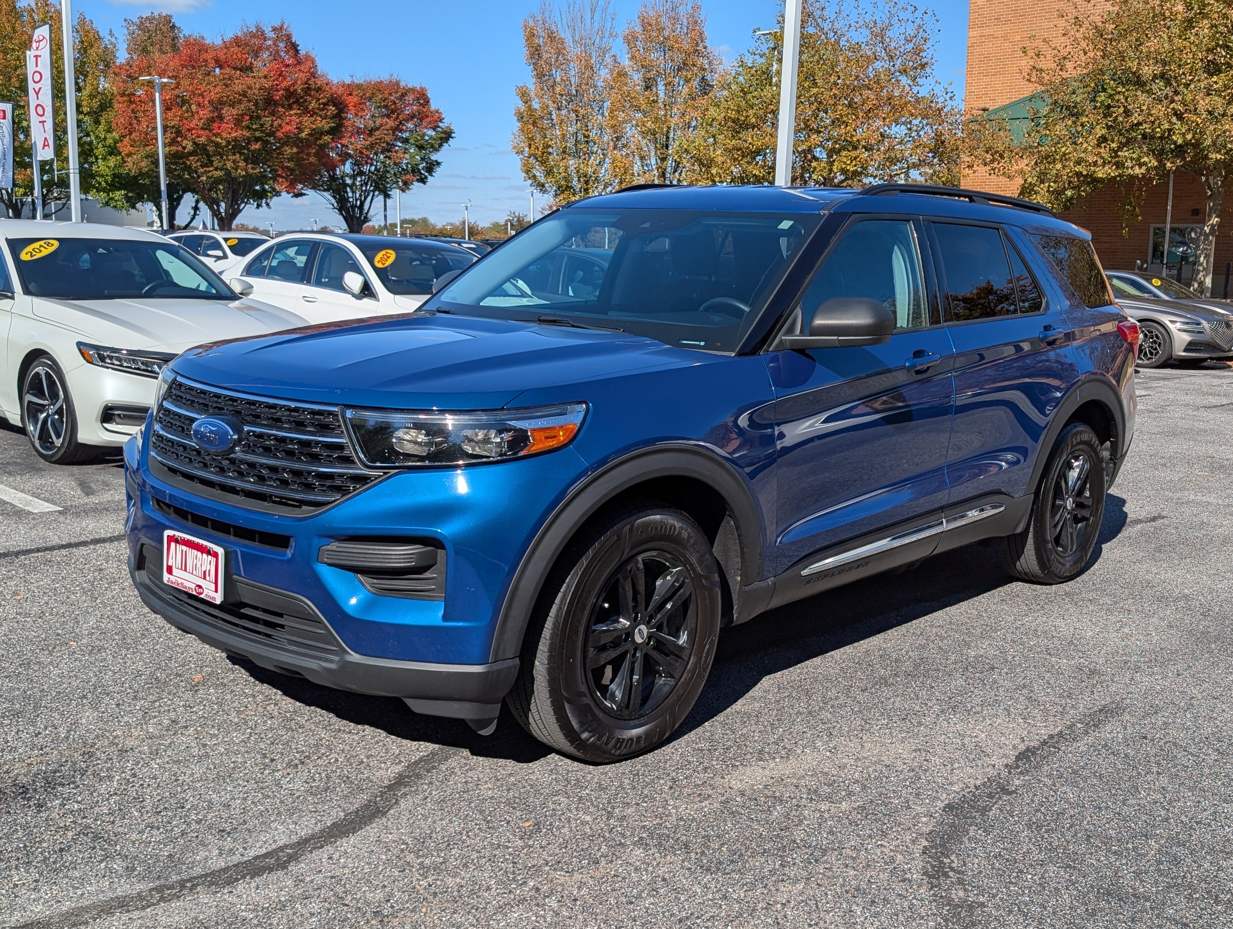 Used 2021 Ford Explorer XLT w/ Class III Trailer Tow Package AWD/4WD image 7
