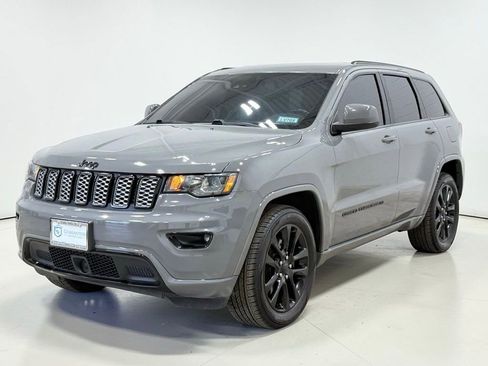 Used 2022 Jeep Grand Cherokee Laredo X image 13