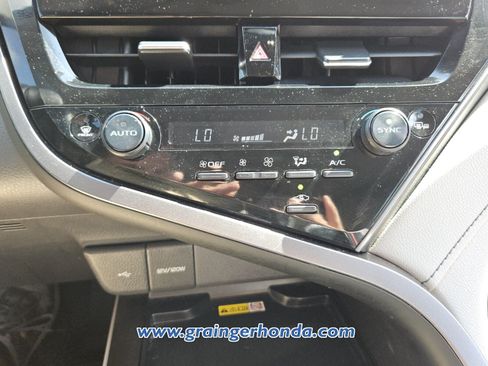 Used 2022 Toyota Camry XLE w/ Navigation Package FWD image 17