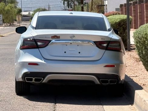 Used 2019 Nissan Maxima 3.5 SV w/ Floor Mat Group FWD image 5