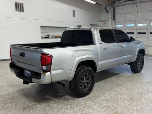 Used 2022 Toyota Tacoma SR5 AWD/4WD image 4