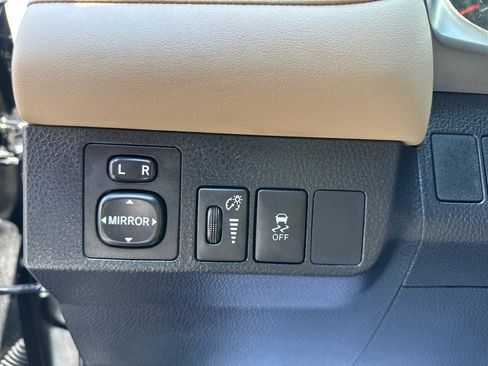 Used 2015 Toyota RAV4 XLE FWD image 18