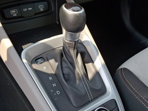 Certified 2025 Hyundai Venue SEL FWD image 16