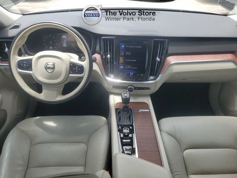 Used 2021 Volvo S60 T5 Momentum FWD image 11