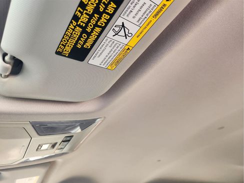 Used 2019 Toyota RAV4 LE FWD image 26