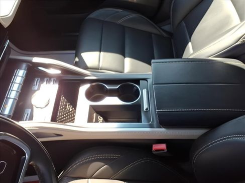 Used 2024 Lincoln Nautilus Premier image 14