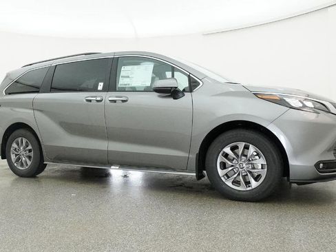New 2026 Toyota Sienna XLE FWD image 20