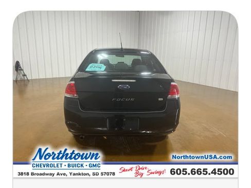 Used 2011 Ford Focus SE FWD image 4