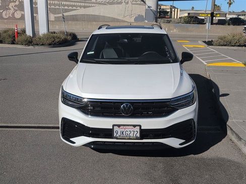 Used 2024 Volkswagen Tiguan SE R-Line AWD/4WD image 3