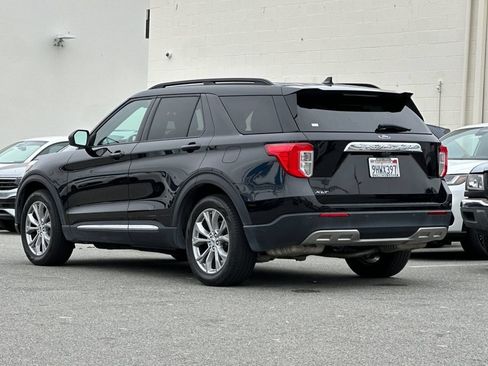 Used 2023 Ford Explorer XLT w/ Equipment Group 202A RWD image 6