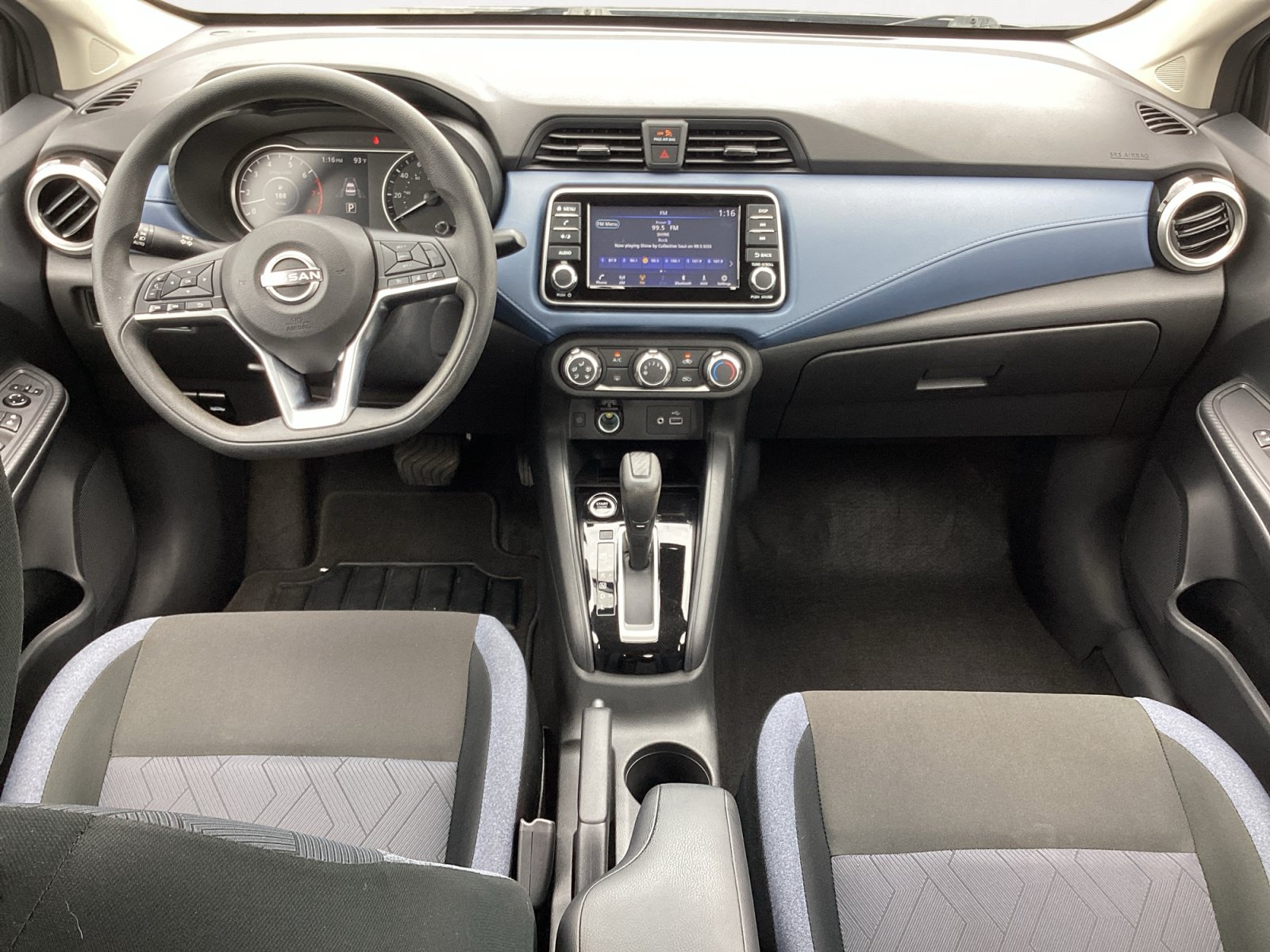 Used 2025 Nissan Versa SV FWD image 4