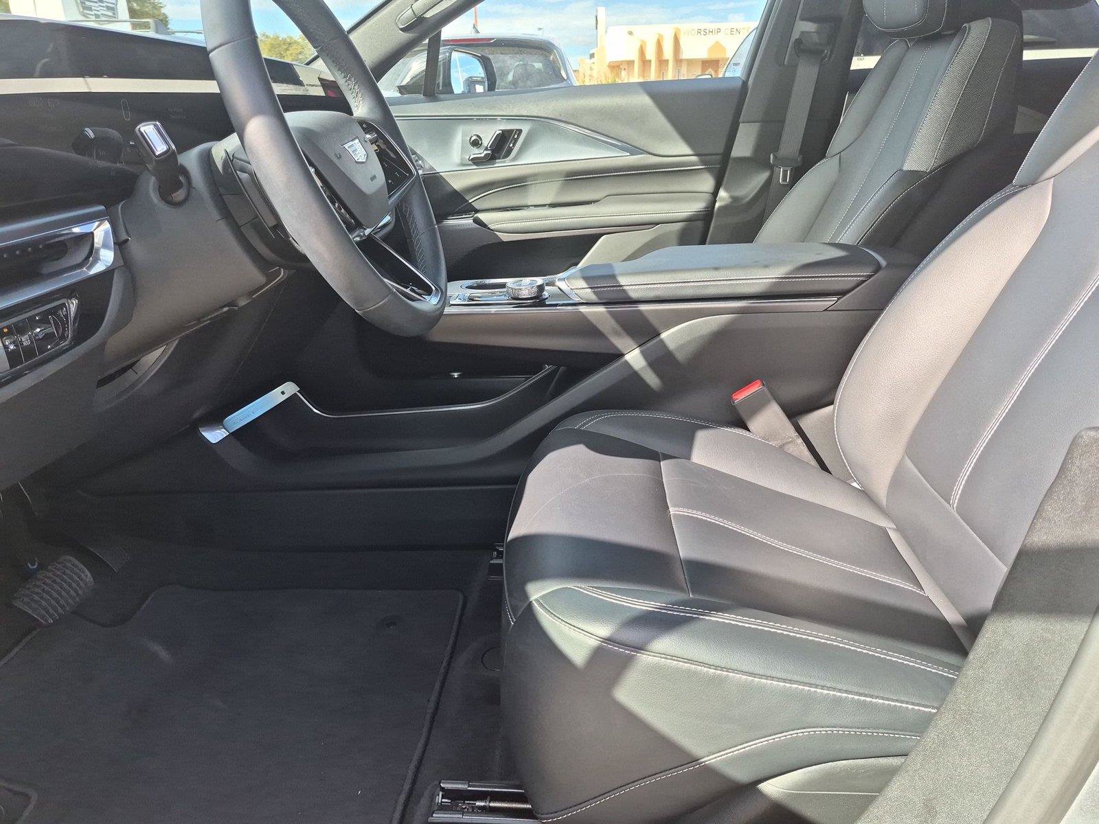 Used 2024 Cadillac Lyriq Tech AWD/4WD image 11