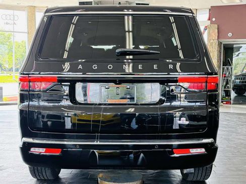 Used 2025 Jeep Wagoneer Series II AWD/4WD image 9