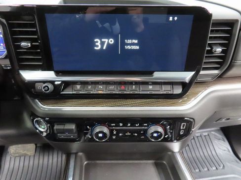 Used 2025 Chevrolet Silverado 2500 LT image 13