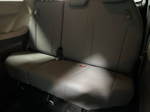Used 2022 Toyota Sienna XLE image 12