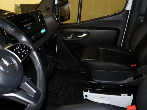 Used 2019 Mercedes-Benz Sprinter 4x4 170 image 17
