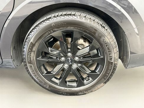Used 2024 Kia Carnival SX FWD image 11
